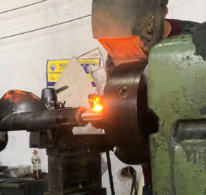 Foto de uma máquina utilizada na empresa Usimig Usinagem